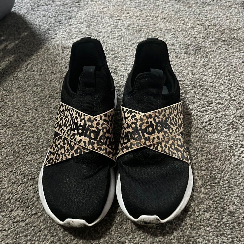 Womens adidas size 8 tennis shoes